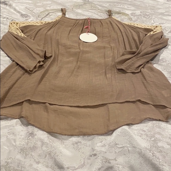 Umgee Tops - Beautiful high low cold shoulder gauzy blouse